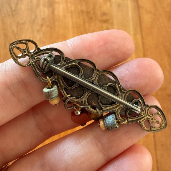Mixed Metals Pin Brooch with Green Stone & Dangly Wood Beads Red Heart - Picture 5 of 6